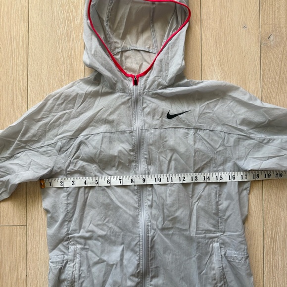 Nike Girls XL Hooded Light Jacket in Light Gray - Picture 6 of 15
